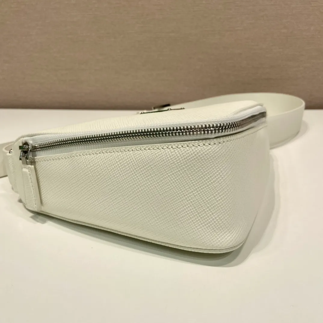 💰1520🎉Belt triangle bag🎉2VL039🎉🎉 This triangle bag is composed of a leather belt, using imported cross-grain cowhide and imported calfskin, showing a distinctive style. What I love most is that after the leather belt is detached, it can be matched with a variety of different clothes. The waist bag can be used as a clutch. Waist bag/crossbody/clutch/shoulder bag. It’s so perfect, hurry up and get it, babies 🎉🎉👏👏 Triangular bag size: length 25x height 14x bottom 9cm Belt size: total length 138cm