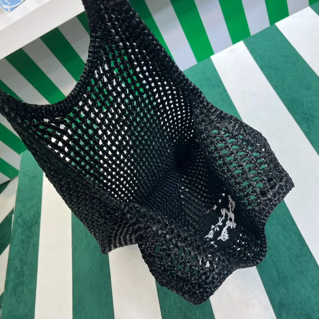 💰1360 {Black｝🎱 Prad* new hollow straw tote! Full of artistic atmosphere ~ The raffia weave is very solid and has a great texture. ♡ It can be paired with personal clothes every day. The natural style design makes it seem like it can breathe💭 If you like the baby, quickly add it to the harem. Carry an exclusive style that will not go out of style for several years🌱1BG424 Size: Height 45x Width 51cm
