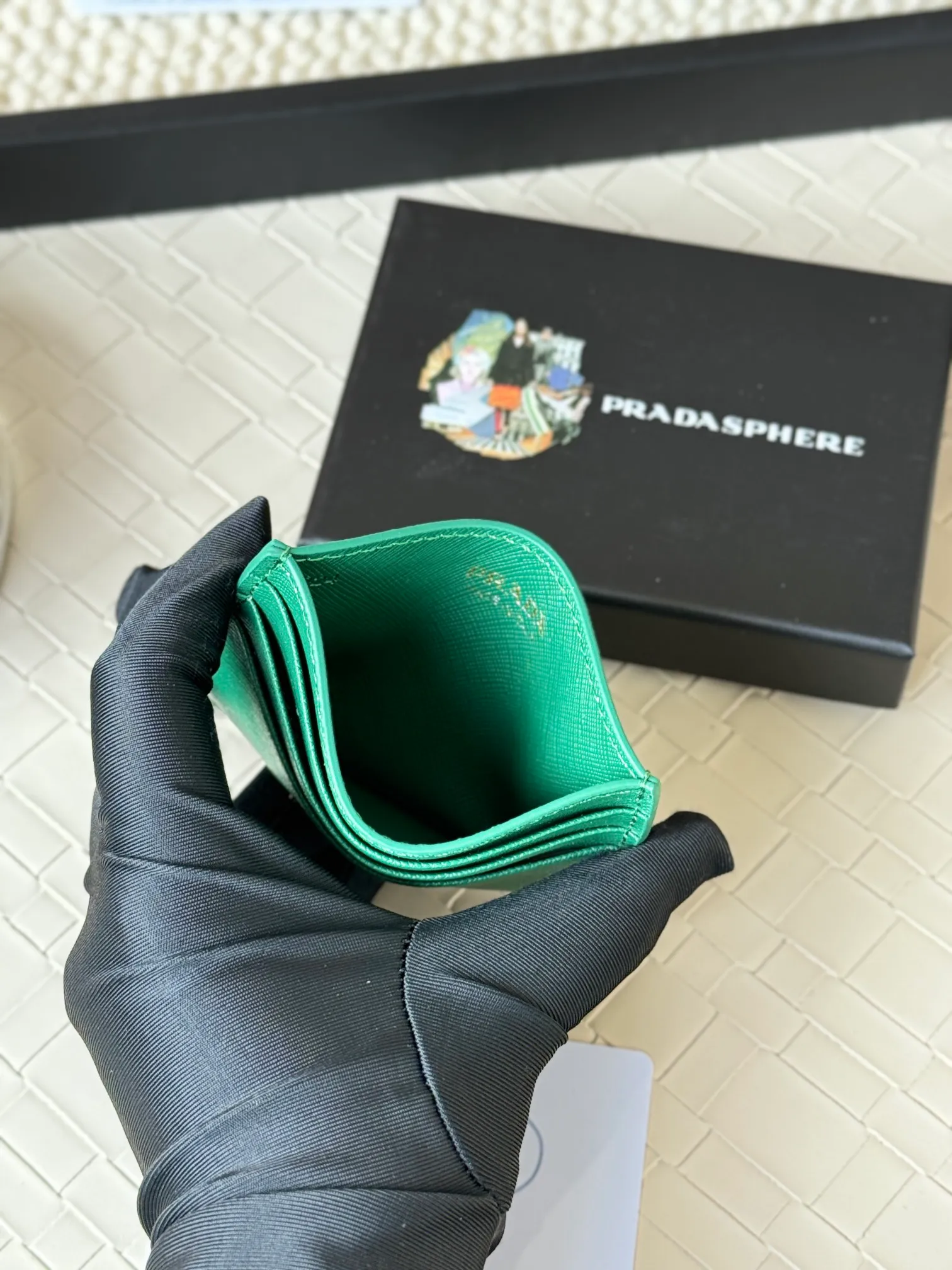💰110prada popular card holder, unisex small card holder, black, model 1MC025, loose lettering Triangle Wheat series, nine colors, made of cross-grain cowhide, 6 card slots ➕ One middle sandwich, can place multiple cards and zeros 💰, size 11.2×8.5cm, real shot, what you see is what you get