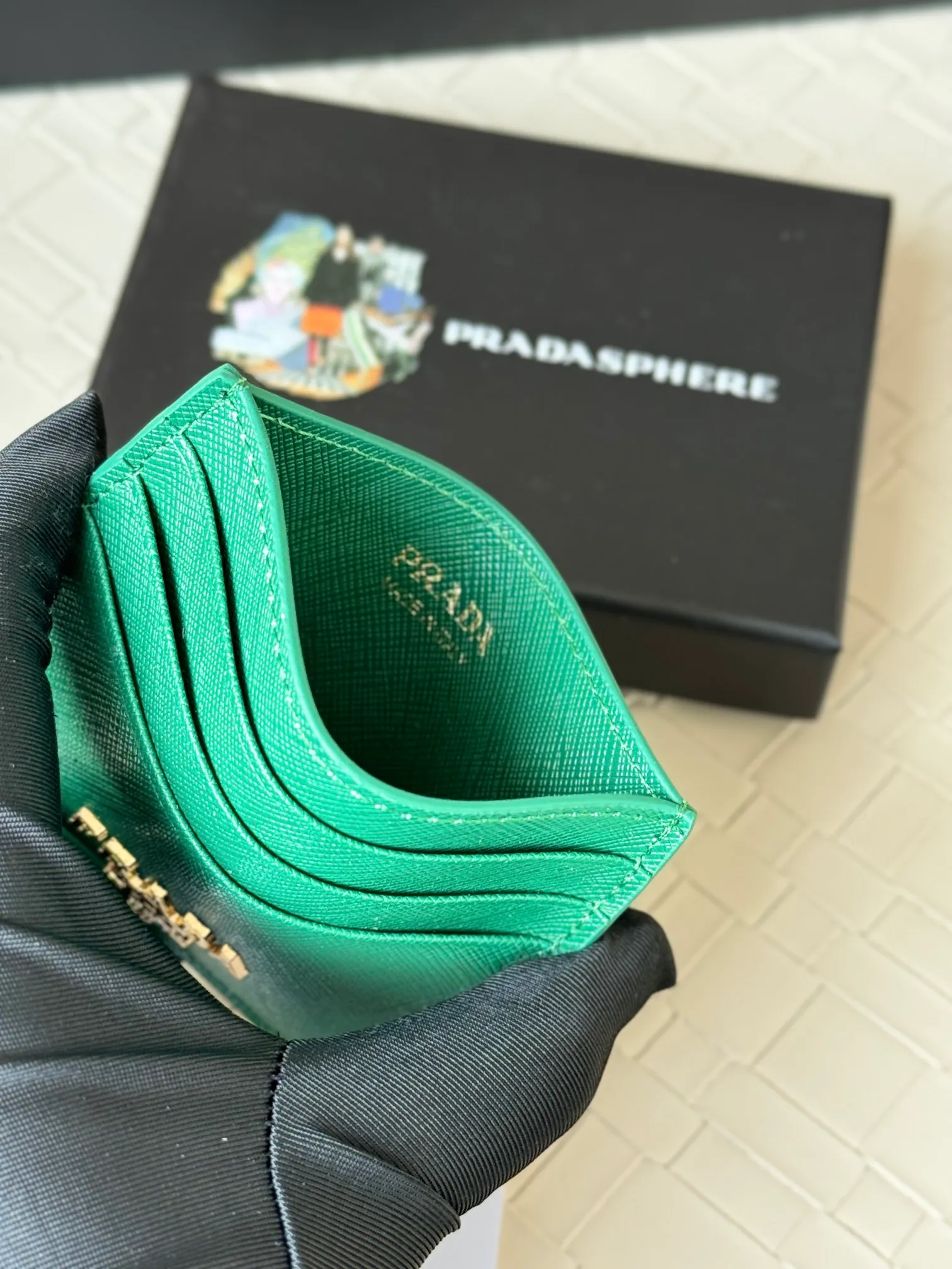 💰110prada popular card holder, unisex small card holder, black, model 1MC025, loose lettering Triangle Wheat series, nine colors, made of cross-grain cowhide, 6 card slots ➕ One middle sandwich, can place multiple cards and zeros 💰, size 11.2×8.5cm, real shot, what you see is what you get
