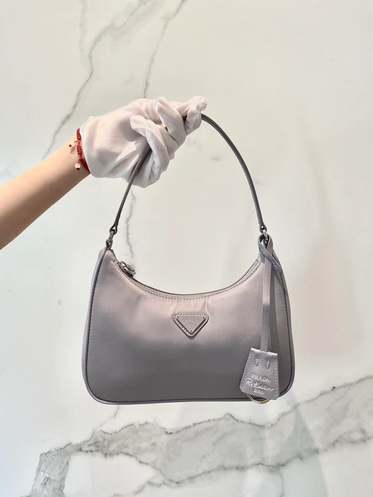 💰700🔥New color rattan purple🔥Original quality👍New 1NE204 moon-shaped second-hand bag, made of imported original parachute fabric, hand-wrapped cross-grain cowhide, lightweight The practical Hobo underarm bag is super simple and eye-catching👍👍. It is a small/lightweight/fitable/easy to wear/fashionable armpit bag. It can also be carried by hand and is super easy to use😍😍. It is currently the most popular bag among celebrities, aren’t you excited😜😜, ladies, hurry up, length 22X height 12 people x bottom 6cm👏👏👏💰💰💰