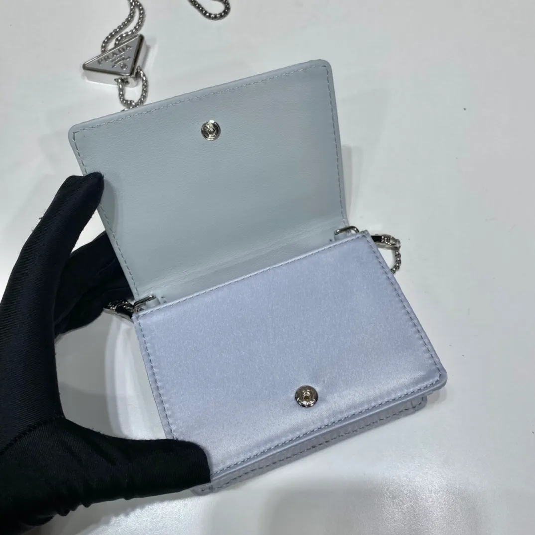 💰760🎉Necklace crystal pouch🎉1MR024 new color🎉🎉 This Duchesse fabric card holder is decorated with imitation crystals throughout, creating a light and shadow style and iridescent colors on the surface, highlighting a gorgeous yet functional design. My favorite is this detachable and adjustable iron shoulder strap, which can be used as a waist bag decoration😍😍 or as a necklace decoration with clothes. The triangle mark in the middle can be adjusted, giving the item a variety of ways to wear it. The space can be used to hold lipstick 💄/earphones/keys🚗....it bling bling under the night light, so beautiful. Worth buying 🎉🎉 Length 11.5x Height 8cm