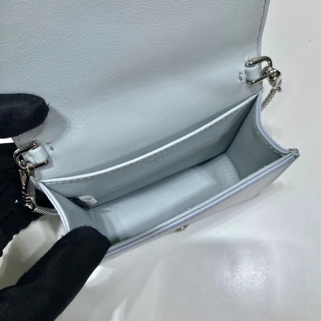 💰760🎉Necklace crystal pouch🎉1MR024 new color🎉🎉 This Duchesse fabric card holder is decorated with imitation crystals throughout, creating a light and shadow style and iridescent colors on the surface, highlighting a gorgeous yet functional design. My favorite is this detachable and adjustable iron shoulder strap, which can be used as a waist bag decoration😍😍 or as a necklace decoration with clothes. The triangle mark in the middle can be adjusted, giving the item a variety of ways to wear it. The space can be used to hold lipstick 💄/earphones/keys🚗....it bling bling under the night light, so beautiful. Worth buying 🎉🎉 Length 11.5x Height 8cm