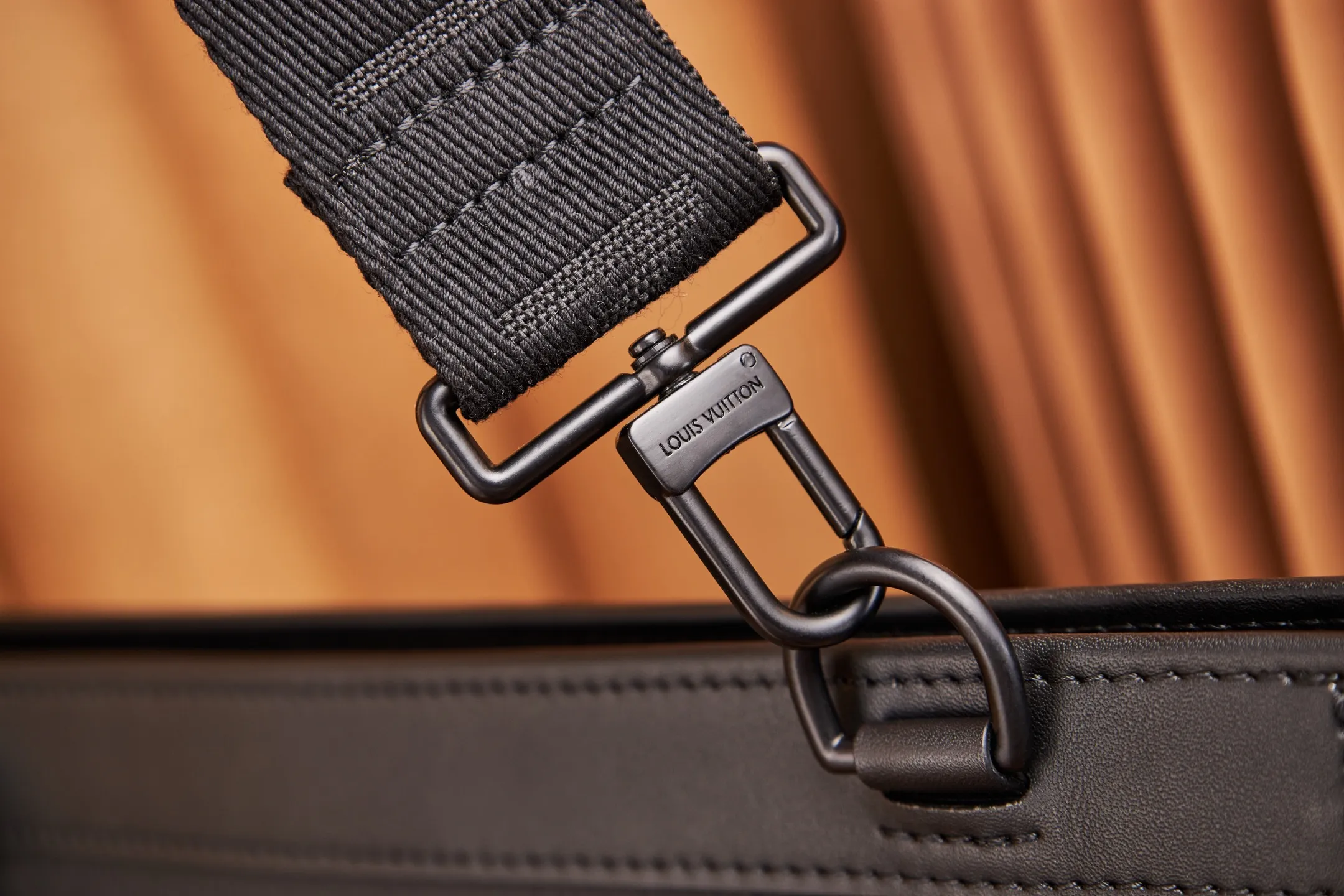P¥800👉nfc163C01 dynamic chip version👈【Top-level inspection-free】M59329 handbag cross-body bag dual-use MESSENGER VOYAGE handbag Exquisite detailed pictures real shots to share