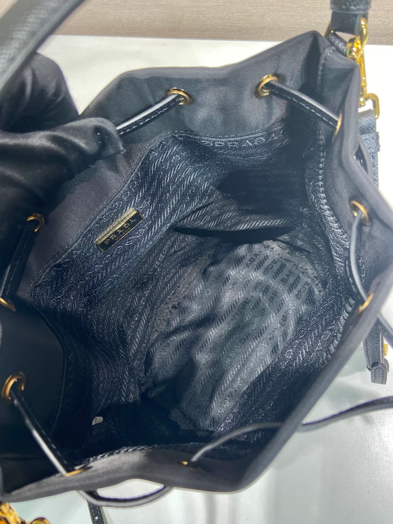 💰780 classic model 1BH038 upgrade board😘👏👏 This bucket bag is made of imported nylon fabric, upgraded board bag mouth drawstring cross-grain cowhide design, top level five, portable/diagonal, light, practical and fashionable, beauties hurry up and get it, 165 OEM code, length 18x height 23 base × 12cm📢📢📢📢