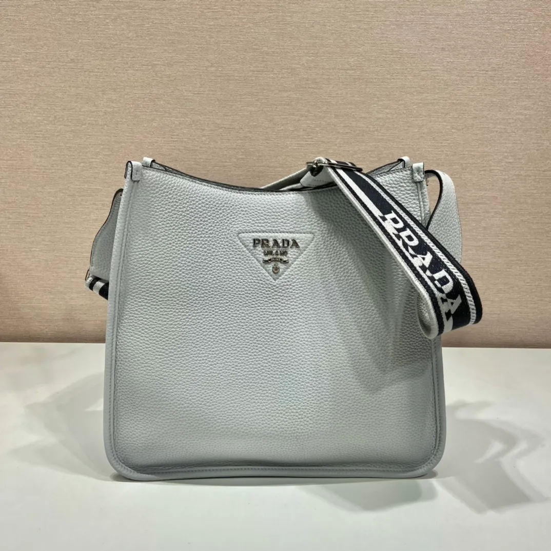 💰1840👏New fabric cross-body bag👏1BC073/large tote bag This leather mini shoulder bag has a simple design. A metallic triangle logo on the front adds signature tone. Equipped with detachable/adjustable logo printed webbing, the upper body effect is very beautiful😘😘highlighting its modern style. High fashion is the main fashion for daily matching. Hurry up and get it, it’s so beautiful👏👏 Length 30xH 28xH 12cm👏👏👏😘😘😘