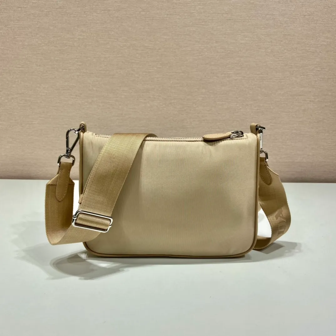 💰1120🎉Upgraded twin bag🎉1BH168/with small bag🎉🎉 This nylon twin bag is composed of 2 bags😘😘. The front handbag can be detached and transformed into a iron Hobo, and can also be used as a handbag. The upgraded design is to attach a small bag to the long shoulder strap. Very functional, one pack can be used in many ways, and can be exchanged for different occasions and different clothes at any time🙊🙊The upper body effect is beautiful😘😘, it is exactly what modern trendy Internet celebrities need, it is worth owning😘😘, hurry up and get it🙊🙊 Large: length 23x height 16x bottom 5.5cm Small: length 20x height 12cm