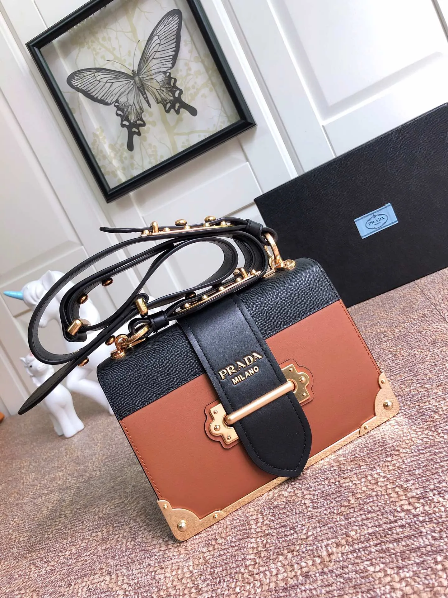 💰1800, P's latest women's bag 1BD045, new color has arrived, top quality, synchronized with counters, made of imported calfskin➕cross pattern➕sheepskin inner, top hardware. Lots of compartments, fashionable + casual + lightweight, a favorite among ladies, length 19cm and height 14cmX9cm