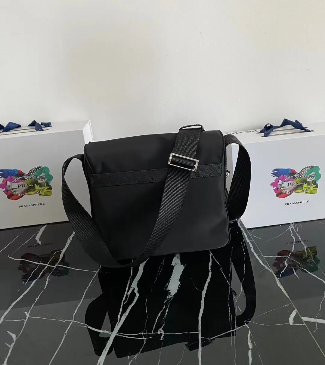 p560¥🎉Upgrade board🎉1BD994B with small bag🎉🎉This one is made of imported nylon material and Saffiano leather piping, adjustable fabric shoulder straps, stainless steel accessories, the upgraded version is designed with a detachable small bag on the shoulder strap, Triangular enamel logo plate, zipper and buckle closure, two outer pockets, one of which is a flap zipper bag, two inner pockets, 165 OEM code, lightweight and practical👏🏻👏🏻Unisex style🙊🙊Length 25H 22 bottom 10cm🤙🤙🤙💰💰💰