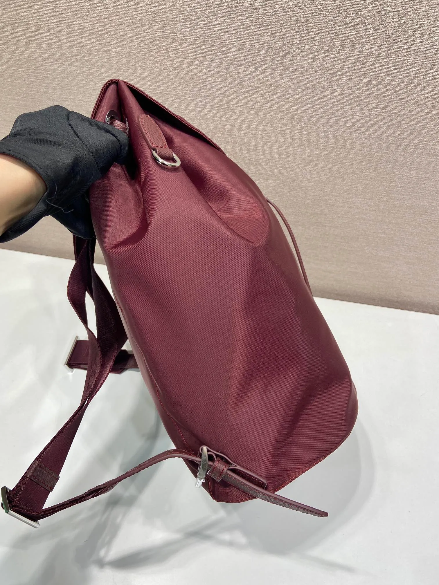 💰1120🎉New product🎉1BZ0197 backpack🎉🎉 This backpack is made of imported nylon fabric and cross-grain cowhide. The only backpack does not have a portable design. It is very unique and has a casual flavor. It has a large capacity and space. The upper body effect is light, fashionable and practical. It is also a popular style that will never go out of style🎉🎉Babies, hurry up and get it🎉🎉 Length 25x Height 35x Bottom 15cm🎉🎉🎉💰💰💰