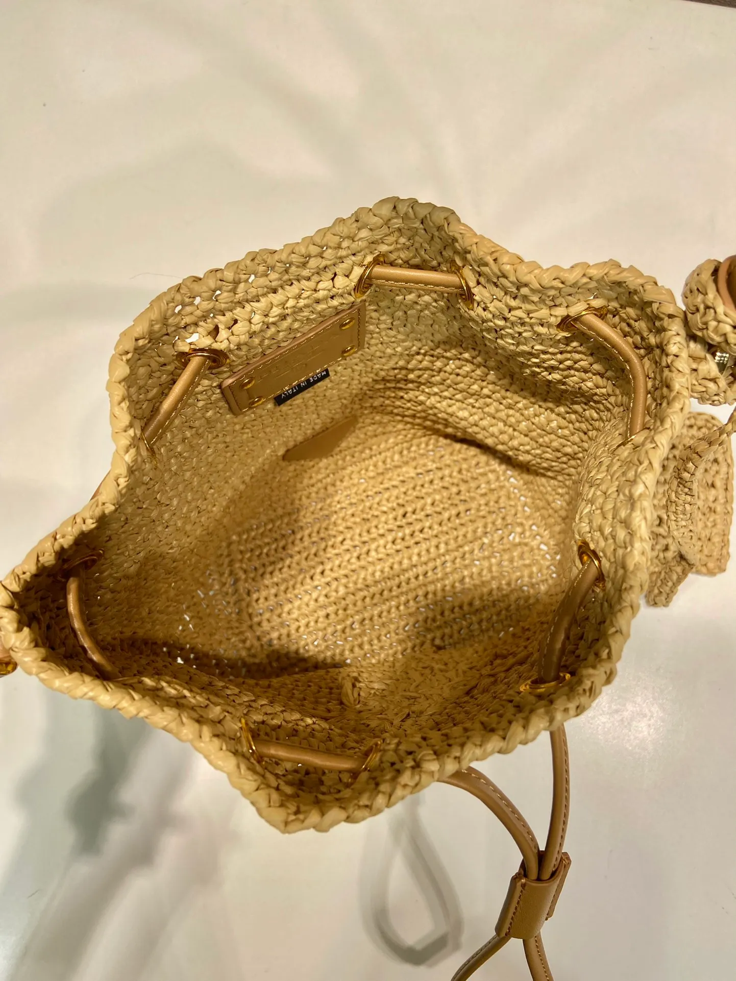 💰1300, Straw Bucket Bag🎉1BE068🎉🎉 This hand-woven bucket bag design is great🎉Three-dimensional hand-woven font, equipped with 2 long/short shoulder straps, interchangeable. The complex handwork looks very elegant/fashionable, the capacity is large, the upper body effect is very good, the return rate is 100%😀A must-have for summer🎉Hurry up and get it🎉🎉 Length 16x Height 19x Bottom 9cm