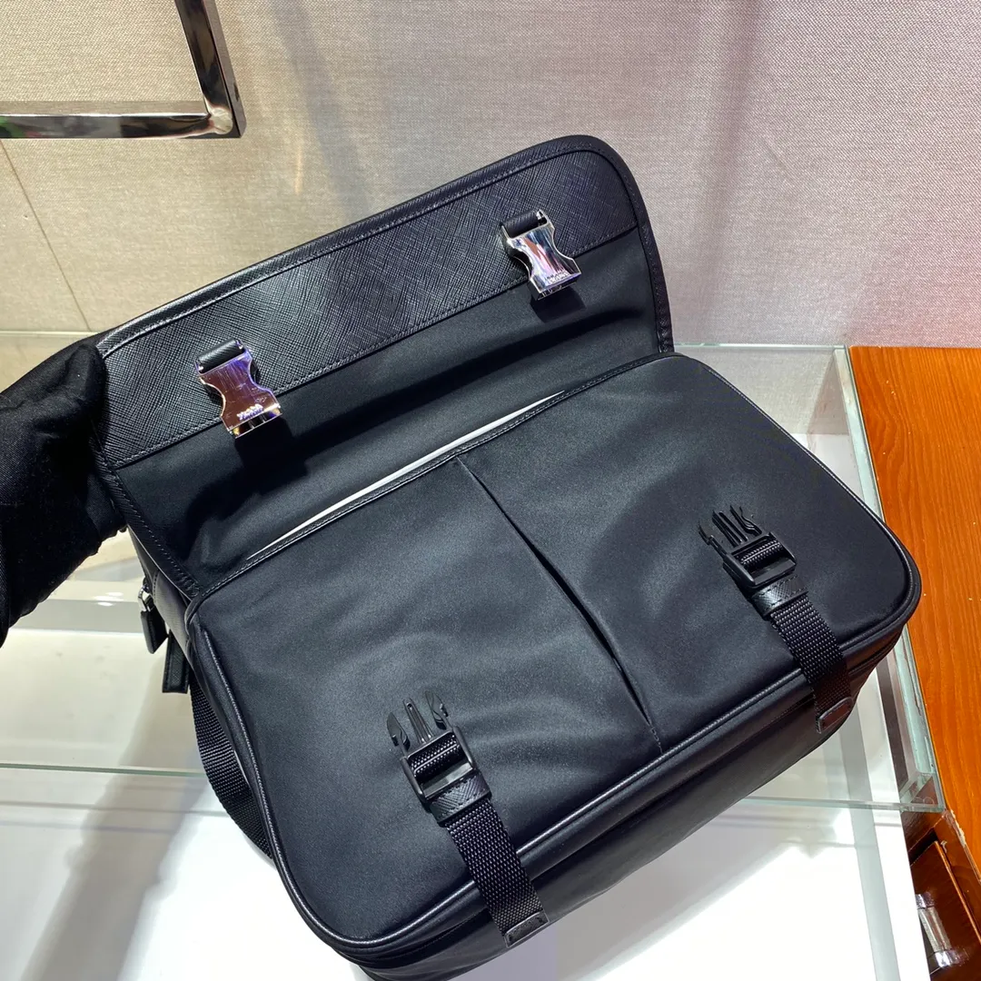 💰1520🎉New Backpack🎉2VZ049🎉🎉 This fabric backpack is trimmed with exquisite Saffiano leather to outline the urban style design features. It is equipped with woven nylon straps and multiple internal and inner compartments. The external front panel is composed of a messenger bag pocket, and the rear panel is designed to be inserted into a trolley case. The compartments are very functional👏👏, and the upper body effect is very cool😎. It is worth using, get it now🎉🎉 Length 30x Height 38x Bottom 13cm👏👏👏💰💰💰