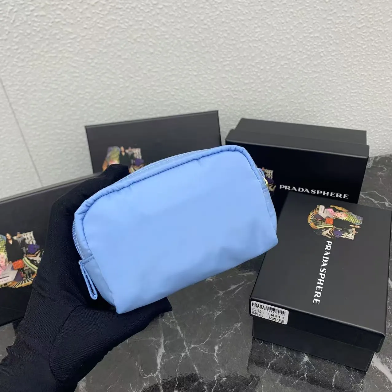 💰150PRADA Prada official new model is shipped simultaneously, enamel-coated triangular metal logo zipper closure, nylon cosmetic bag, regular women's model ✌✌✌ Special quality from the product cabinet, physical shooting [strong]! Model: Original quality Leather: Original Color: black gold buckle, black silver buckle, red, plum red, pink, sky blue, apricot, green, lavender purple, size 12㎝*3.5㎝*8㎝, model LM217