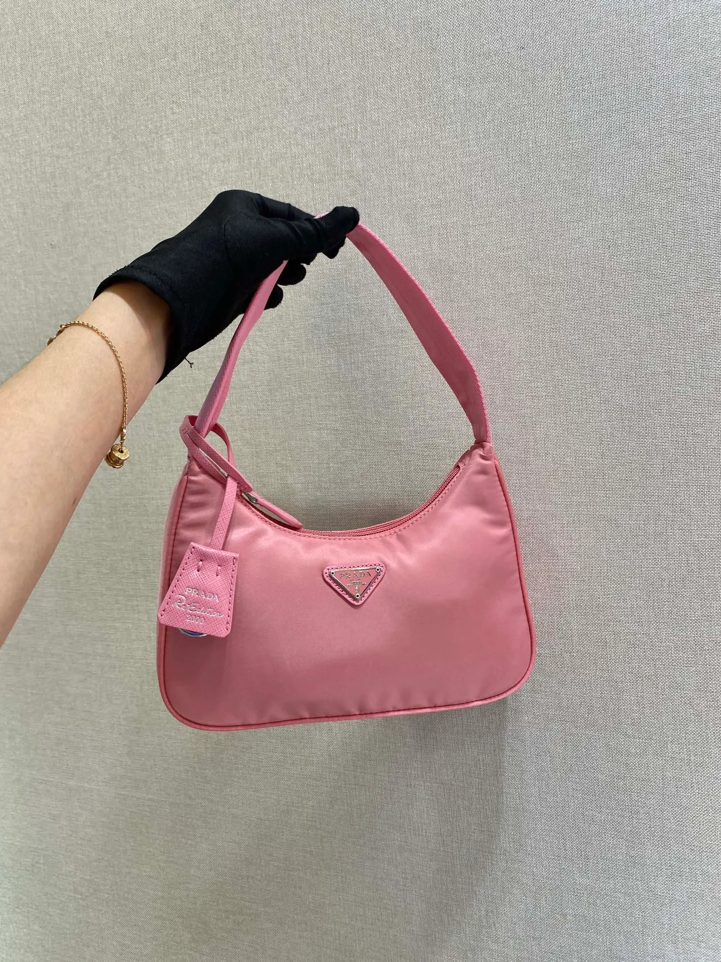 💰660🔥Upgrade board Hobo bag🔥Original quality👍👍Upgrade board 1NE515 moon-shaped second-hand bag, made of imported original parachute fabric, lightweight and practical Hobo armpit bag, super simple and eye-catching👍👍, small/light/packable/easy to wear/fashionable armpit bag, and can be carried by hand, super easy to use😍😍. It is currently the most popular bag among celebrities, aren’t you excited😜😜, ladies, hurry up, length 23x height 13x base 5cm👏👏👏💰💰