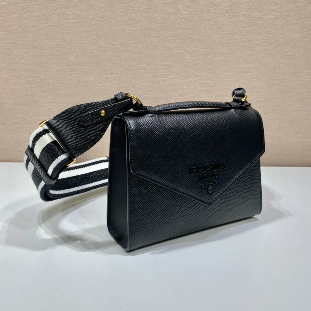 💰1660🎉New cross-body bag🎉1BD317🎉🎉 This Saffiano leather Monochrome handbag is beautifully designed with the iconic logo in the same color effect. Simple and elegant lines define the style of the bag. What I love most is this fabric embroidered shoulder strap😘It can be detachable and matched with other bags. It can be carried hand-held or crossbody👏👏I love it so much😘The contrasting color logo embroidery makes the brand style clearly visible. Simple and elegant, hurry up and get it🎉🎉 Length 21x Height 14x Bottom 6.5cm🎉🎉🎉💰💰💰
