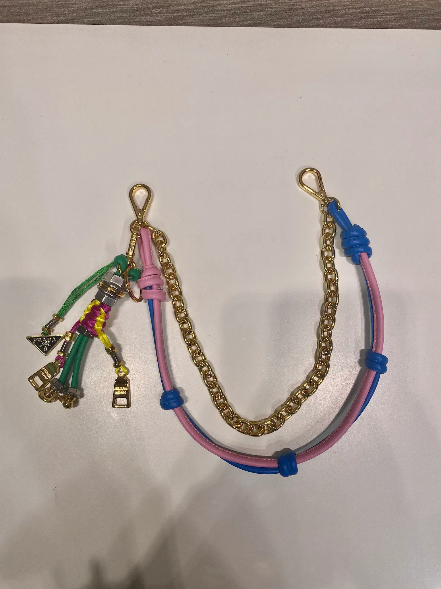 💰560🎉Hot-selling accessories🎉1TT219 for women🎉🎉 This accessory plays with colors and textures, enriching the bag’s individual expression with contemporary style. Equipped with hooks and rings, and an enamel-coated triangular metal logo. Your favorite doll can be detached and used alone. It’s so beautiful. The doll pendant that beauties have longed for has arrived. Hurry up and get it🎉🎉