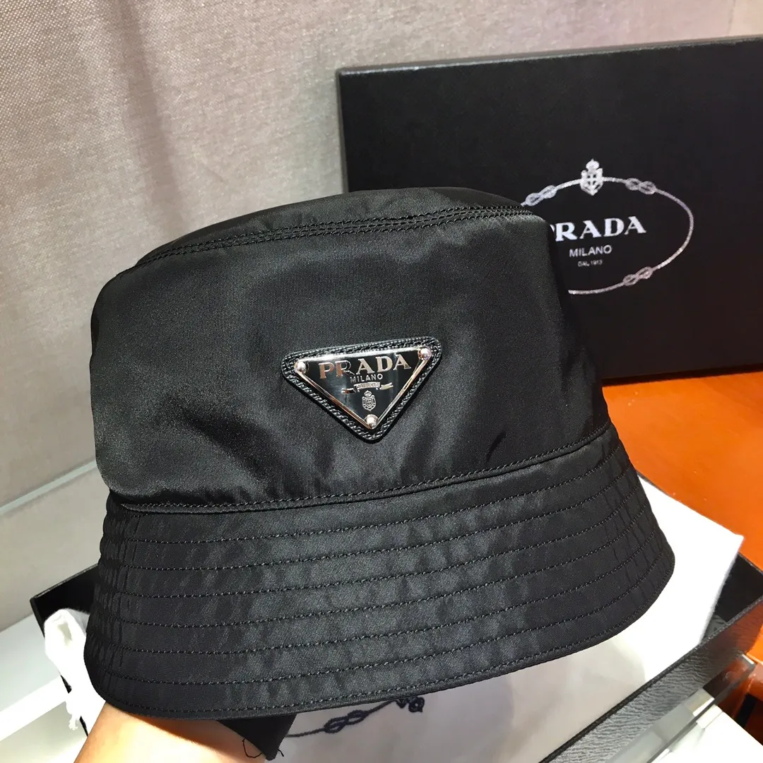 💰320, Internet celebrity fisherman hat🎩, I heard it is very popular at the moment😍😍, it is still a hot style this year, unisex, no matter it can be matched with any clothes, it is affordable for any occasion👏👏Lightweight nylon fabric, fashion is so simple, good-looking and practical.