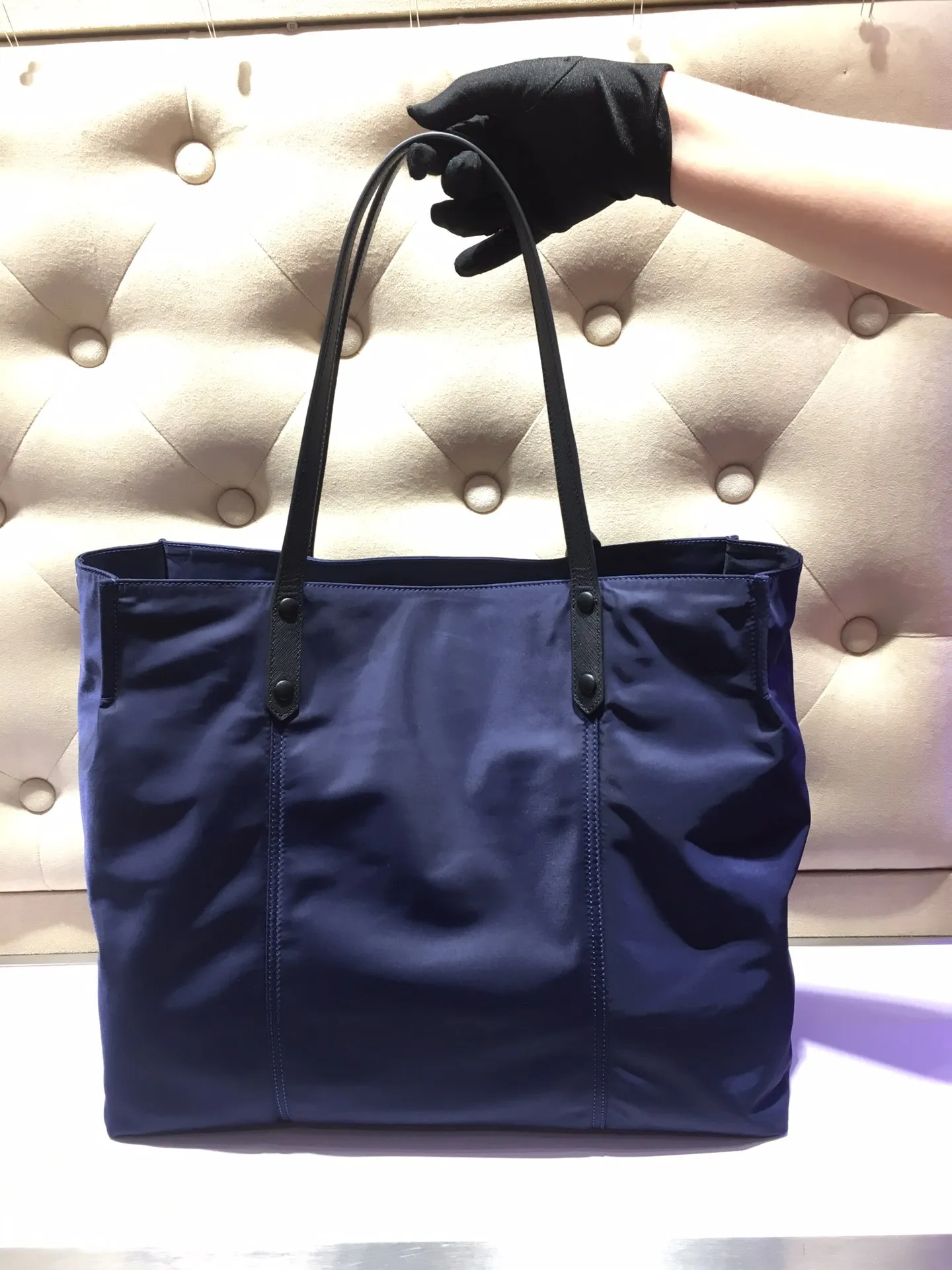 💰920P Jiachu’s new shopping bag 1BG184, original item, exclusive first release🤙🤙Made of imported nylon material, calfskin trim, leather double handles, contrasting leather logo, two zipper inner pockets, contrasting nylon lining. 165 OEM code. Lightweight and practical, ladies, hurry up and get it🙋🏻🙋🏻Length 40x Height 34x Bottom 16cm.💪🏾💪🏾💪🏾💰💰