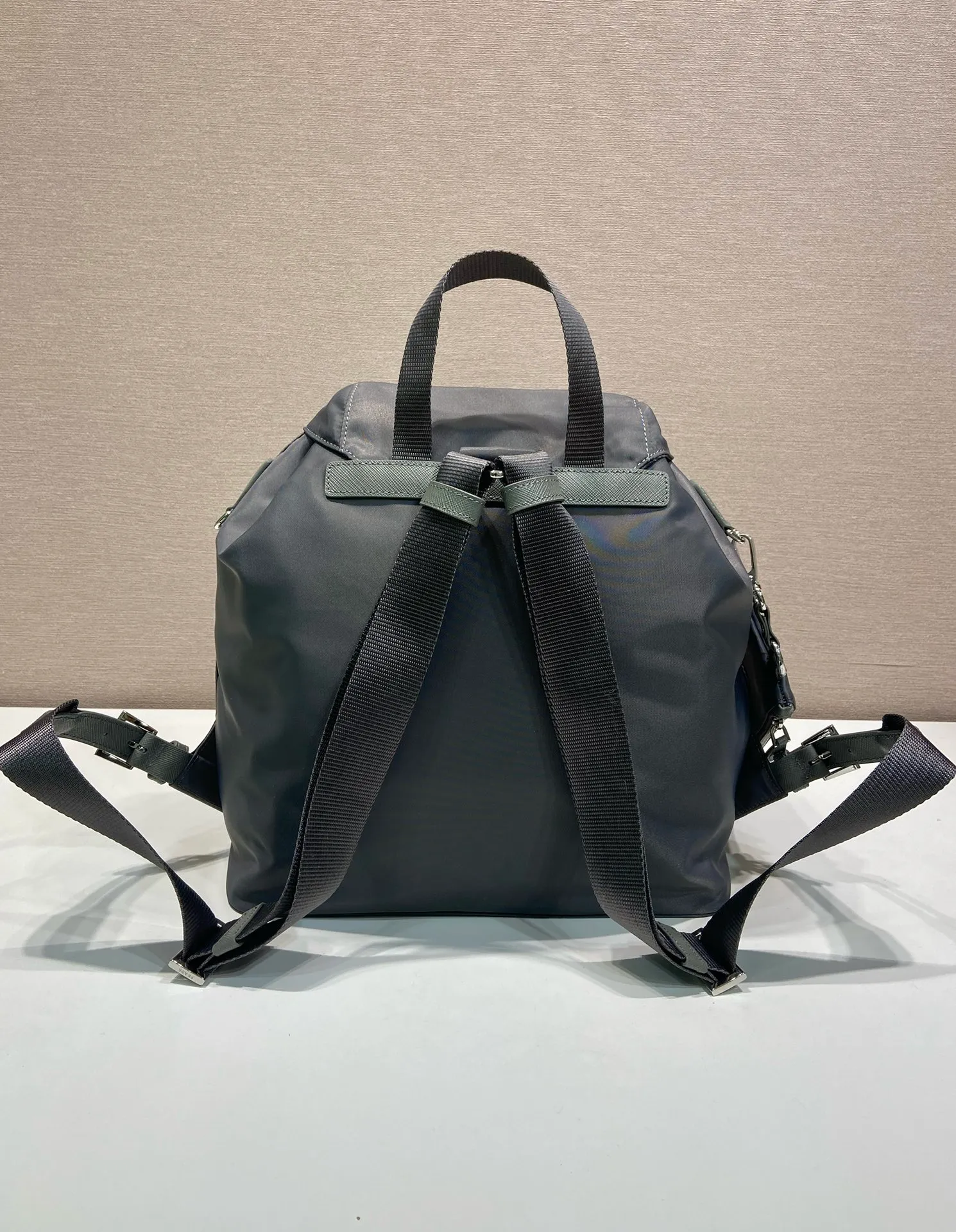 💰1160🎉New Backpack🎉1BZ811👍👍This nylon backpack is trimmed with exquisite Saffiano leather, a blend of multiple materials, and decorated with a triangular logo, highlighting fashionable elegance. It also comes with a detachable small handbag😘😘Light and practical, the upper body effect is super stylish, and it can be matched at will😘😘Fully upgraded nylon fabric👍👍Length 30x Height 32x Bottom 15cm👏👏👏💰💰💰