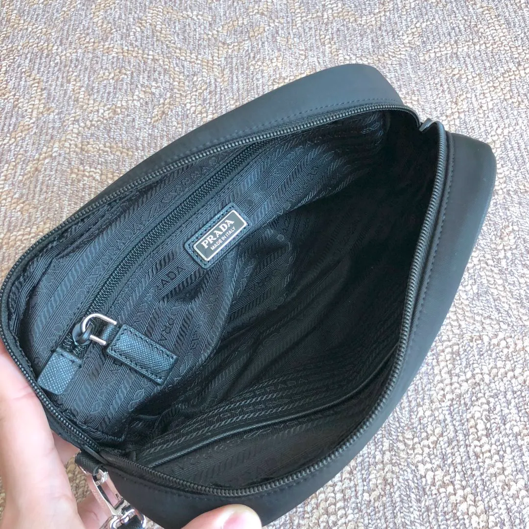 💰700, popular handbag 👍👍2NE007 triangle, made of imported nylon material/cross pattern cowhide, 👍👍polished steel hardware, detachable handle Belt, zipper on the back, many compartments, large capacity, high-end and elegant👍👍Men’s favorite, length 24x height 16x bottom 7cm.👏🏻👏🏻👏🏻