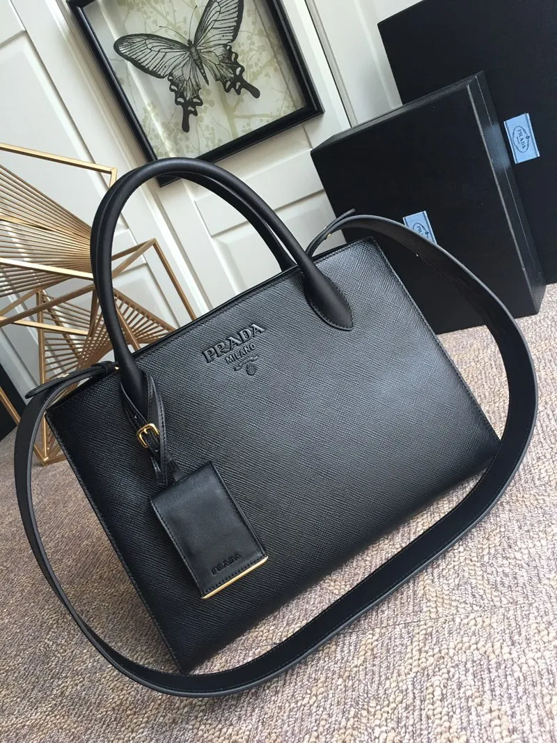 💰2100, exclusive first release model 🎉🎉🎉1BA155 black, new model for early spring 💪💪💪, made of imported thick cross cowhide + imported calfskin, 175 OEM code, painted with the same color lettering mark, unique among classics 🎁Fashionable and elegant, length 33x height 24x bottom 15cm
