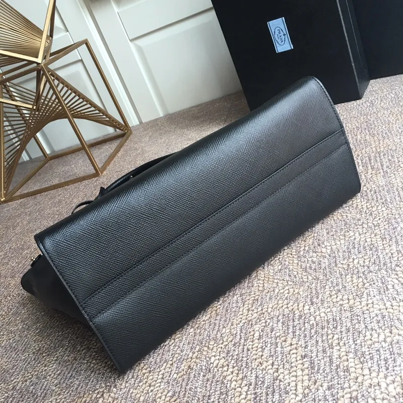 💰2100, exclusive first release model 🎉🎉🎉1BA155 black, new model for early spring 💪💪💪, made of imported thick cross cowhide + imported calfskin, 175 OEM code, painted with the same color lettering mark, unique among classics 🎁Fashionable and elegant, length 33x height 24x bottom 15cm