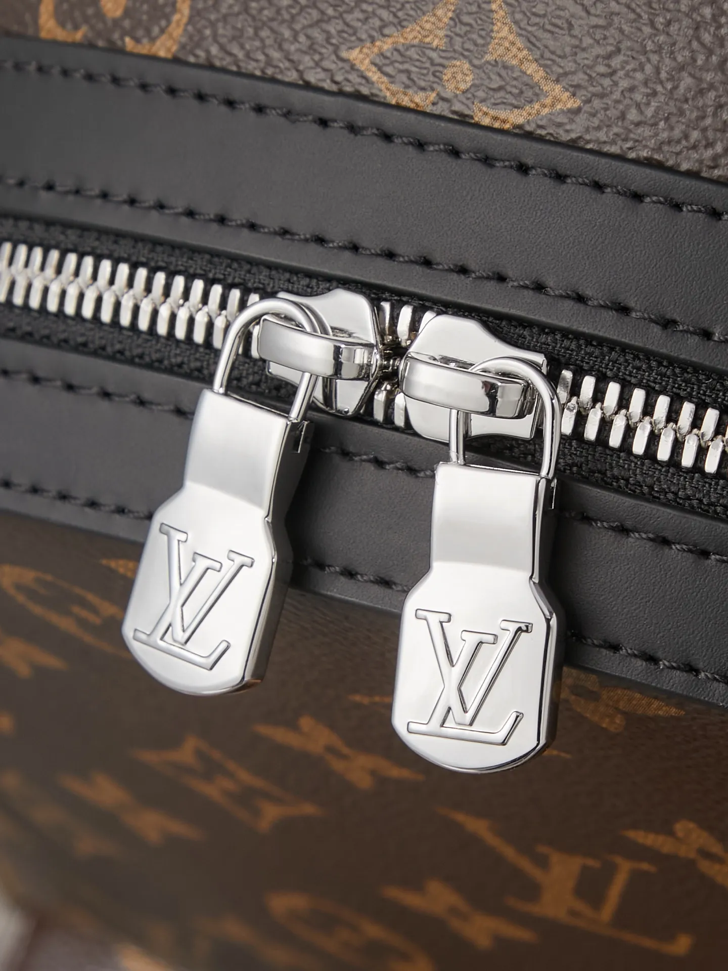 P¥960👉nfc163C01 dynamic chip version👈This Discovery backpack M46684 top-notch inspection-free all-steel hardware size: 29*38*20cm [Essential details, every detail is impeccable]