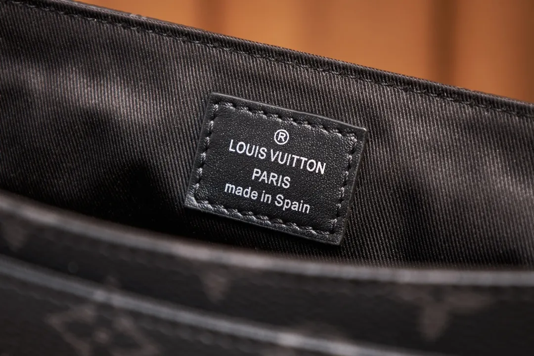 P¥720👉nfc163C01 dynamic chip version👈【Top inspection-free all-steel hardware】👏👏This model District small messenger bag Model: M46255; Size: 26x20x7CM Work details: For reference