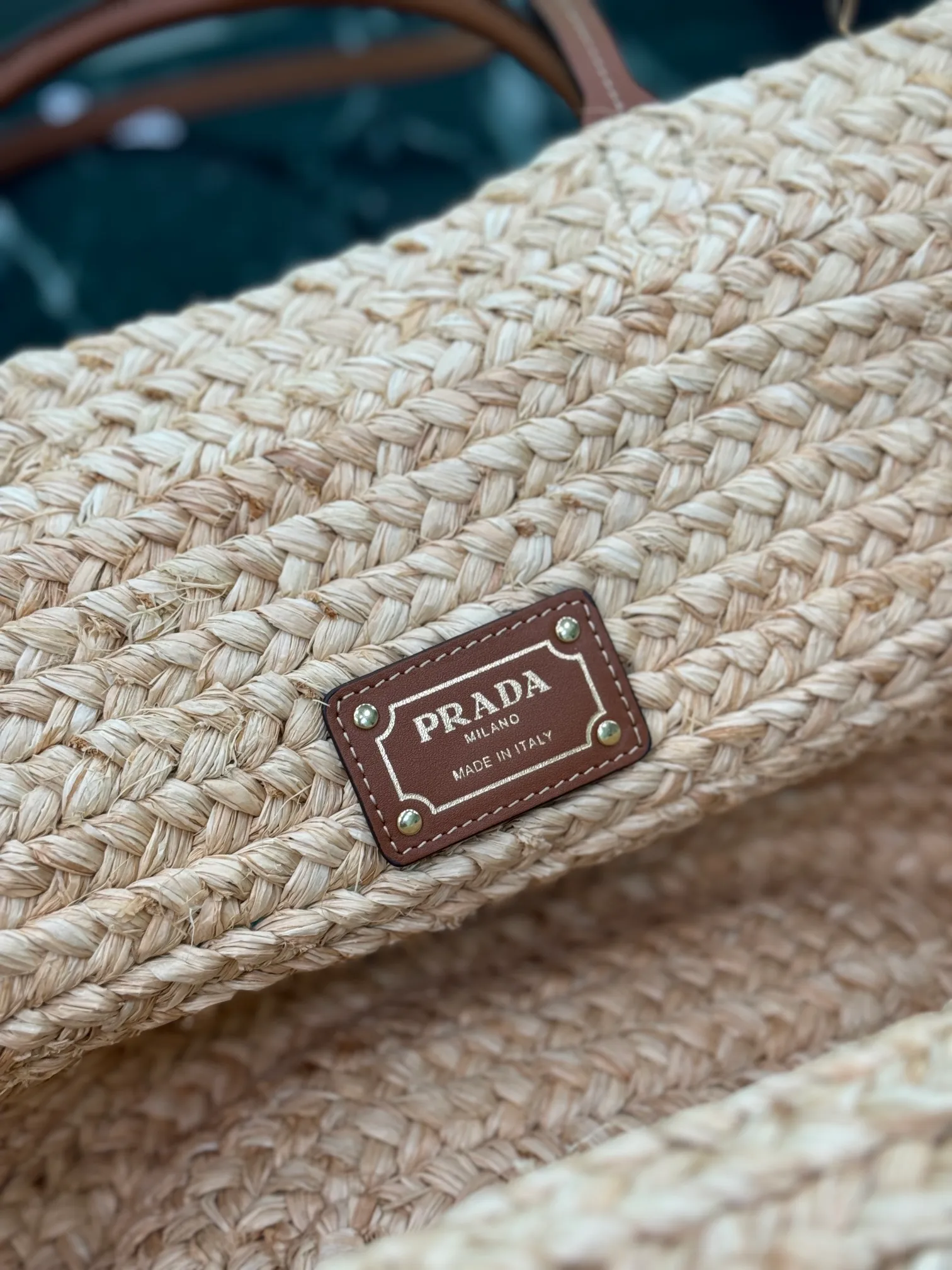 💰1700🌟Raffia vegetable basket handbag full of holiday style, large silhouette, double shoulder straps and top handle, front logo, leather trim.  Size: 27×56×28cm Style number: 1BG470