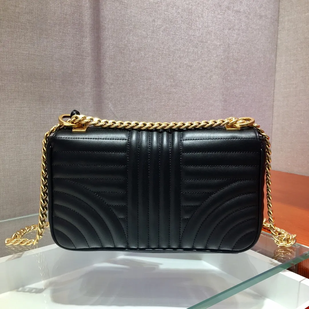 💰1800🎉Classic New Style🎉1BD108 New Style Arrival👏👏 Made of imported embroidered calfskin, top-grade hardware👍👍This new Diagramme medium leather handbag has an elegant silhouette, with a unique iconic stitched embossed pattern, and a coin pocket with flap closure, making it unique. Metal details such as the sliding shoulder strap and engraved logo highlight the design style, classic and fashionable, length 24x height 14x base 6cm