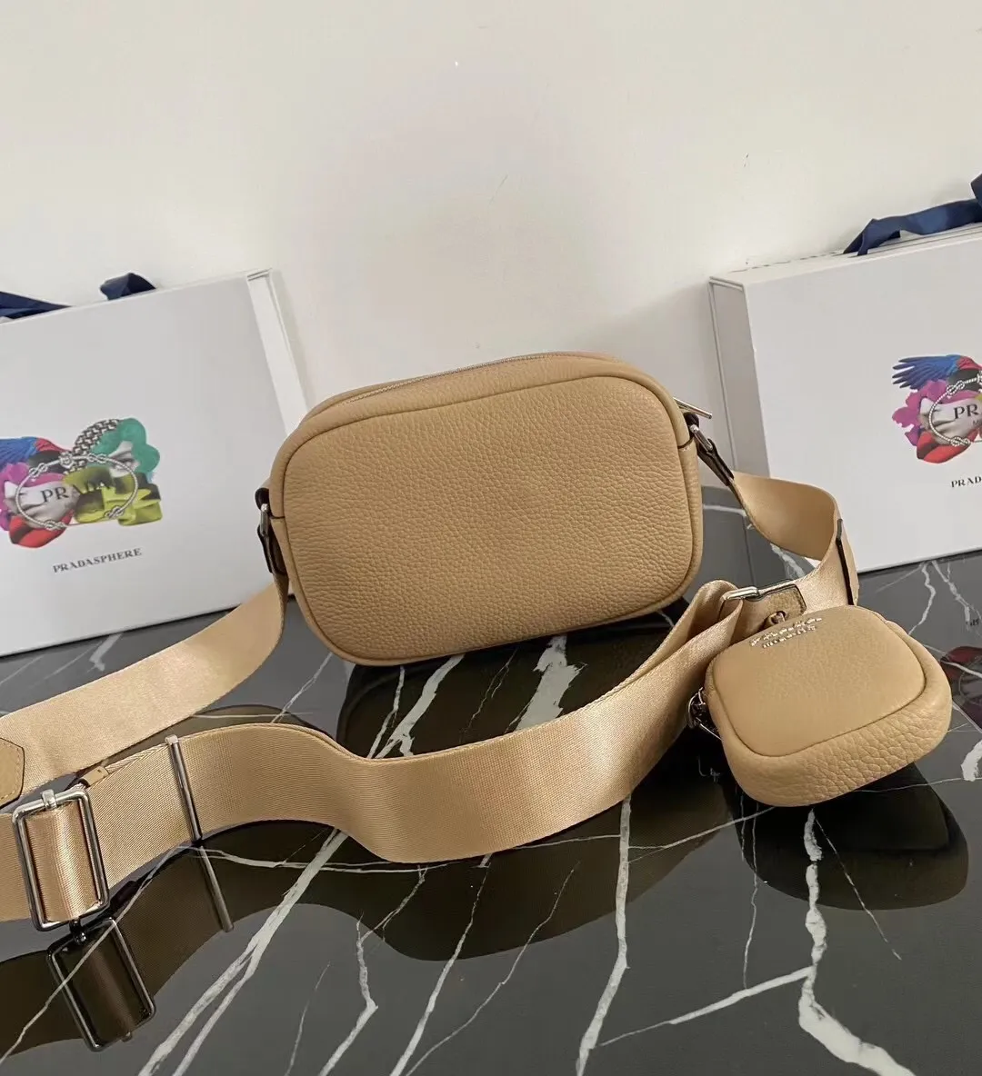 P1100¥ [Top original order]🎉New camera cross-body bag🎉1BH182 has arrived🎉🎉This cross-body bag is made of imported deerskin grain cowhide and equipped with an adjustable long shoulder strap. My favorite It’s a small bag on the shoulder strap😘It’s perfect😘, it has a large capacity, is simple and elegant, and feels super soft🎉Hurry up and get it🎉Dimensions: length 22x height 14.5x bottom 8cm🎉🎉🎉👏👏👏!
