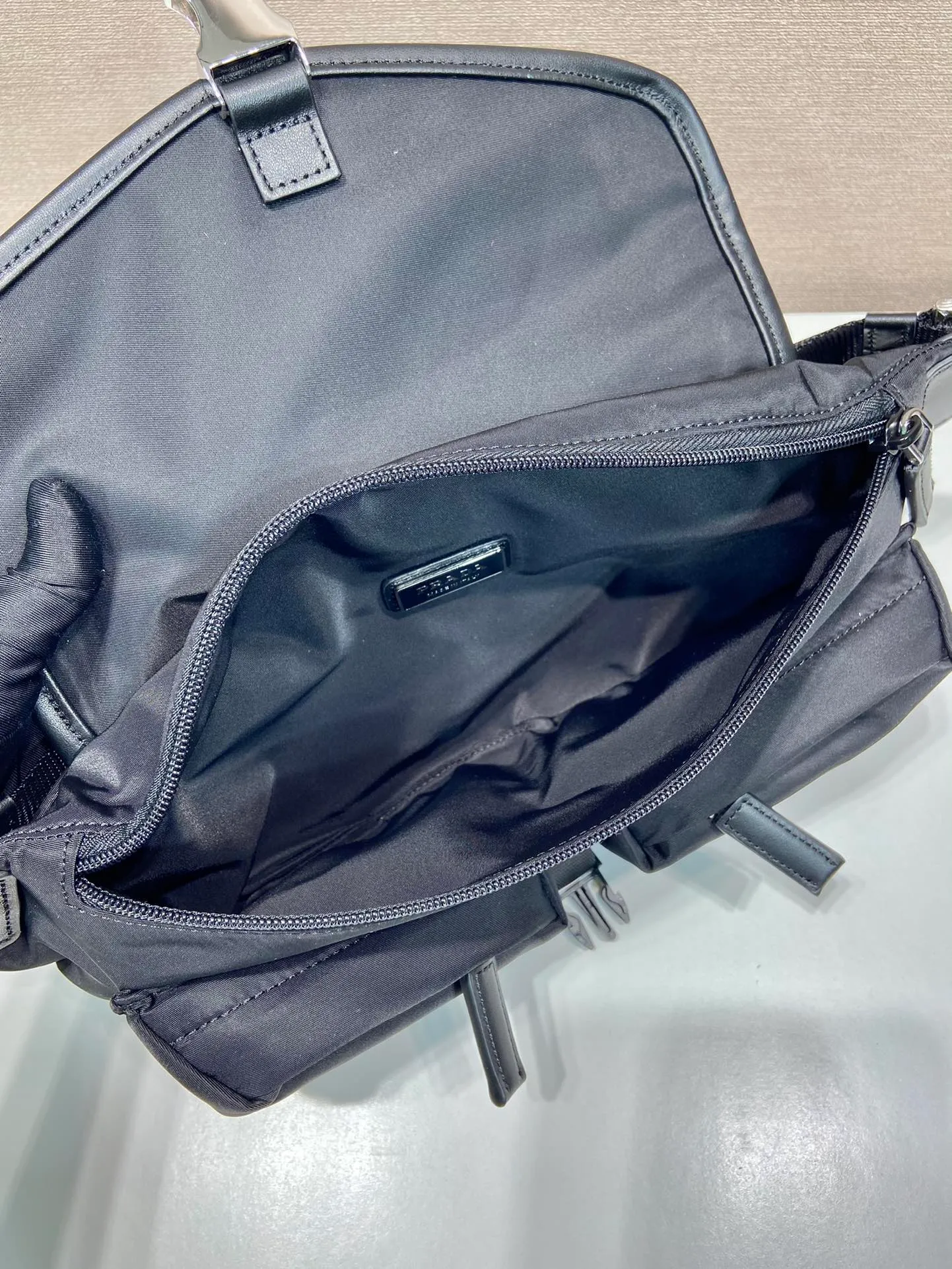 💰1060🎉New style🎉2VH174 chest bag/waist bag🎉🎉 This shoulder bag is made of nylon fabric and calfskin. Featuring a modern appeal, it features an adjustable woven nylon shoulder strap with side buckles, flap top and side buckles, 2 exterior zip pockets, and zip pocket on the back. One pack for three uses. Shoulder/chest bag/waist bag, multifunctional, handsome guy. Hurry up and get it🎉🎉 Length 24x height 18x ​​bottom 5.5cm