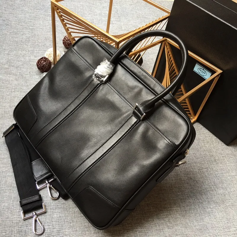 💰1900, P's men's bag 0912, black has been shipped again, counter synchronized, top quality, hurry up if you want it, made of imported calfskin, inside and outside, with pockets on the front and outside, many compartments, 175 OEM code, length 38X height 29cm