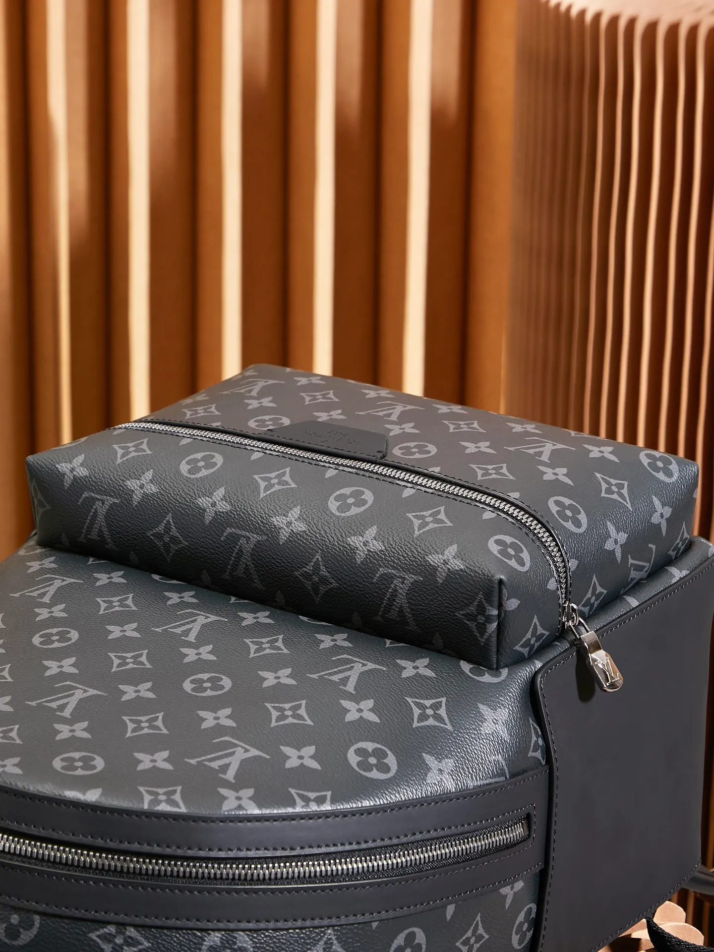 P¥960👉nfc163C01 dynamic chip version👈This Discovery backpack M22558 top-notch inspection-free all-steel hardware size: 29*38*20cm [Essential details, every detail is impeccable]