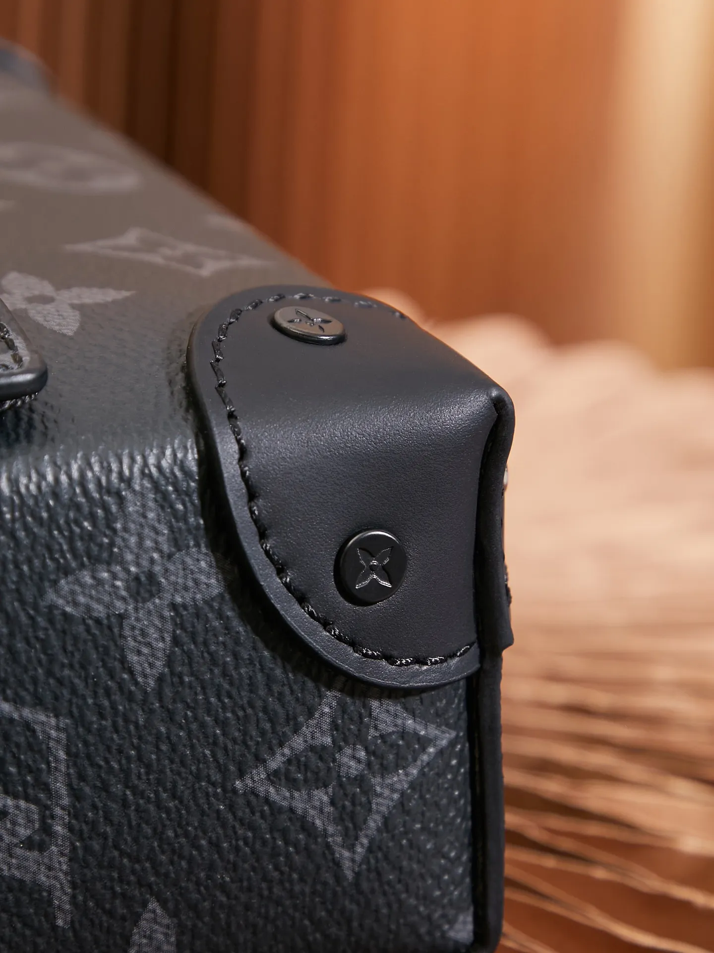 P¥680👉nfc dynamic chip version👈This Steamer mini handbag cross-body bag M81783 French original leather🇫🇷All steel hardware Size: 18*11*6.5cm [Essential details, every detail is impeccable]