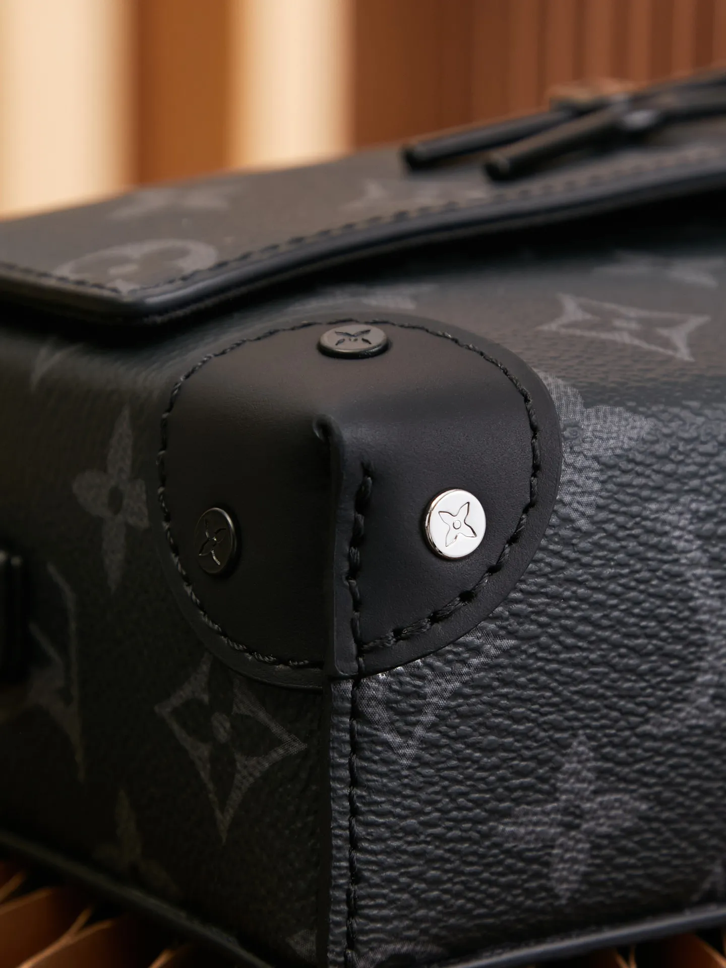 P¥680👉nfc dynamic chip version👈This Steamer mini handbag cross-body bag M81783 French original leather🇫🇷All steel hardware Size: 18*11*6.5cm [Essential details, every detail is impeccable]