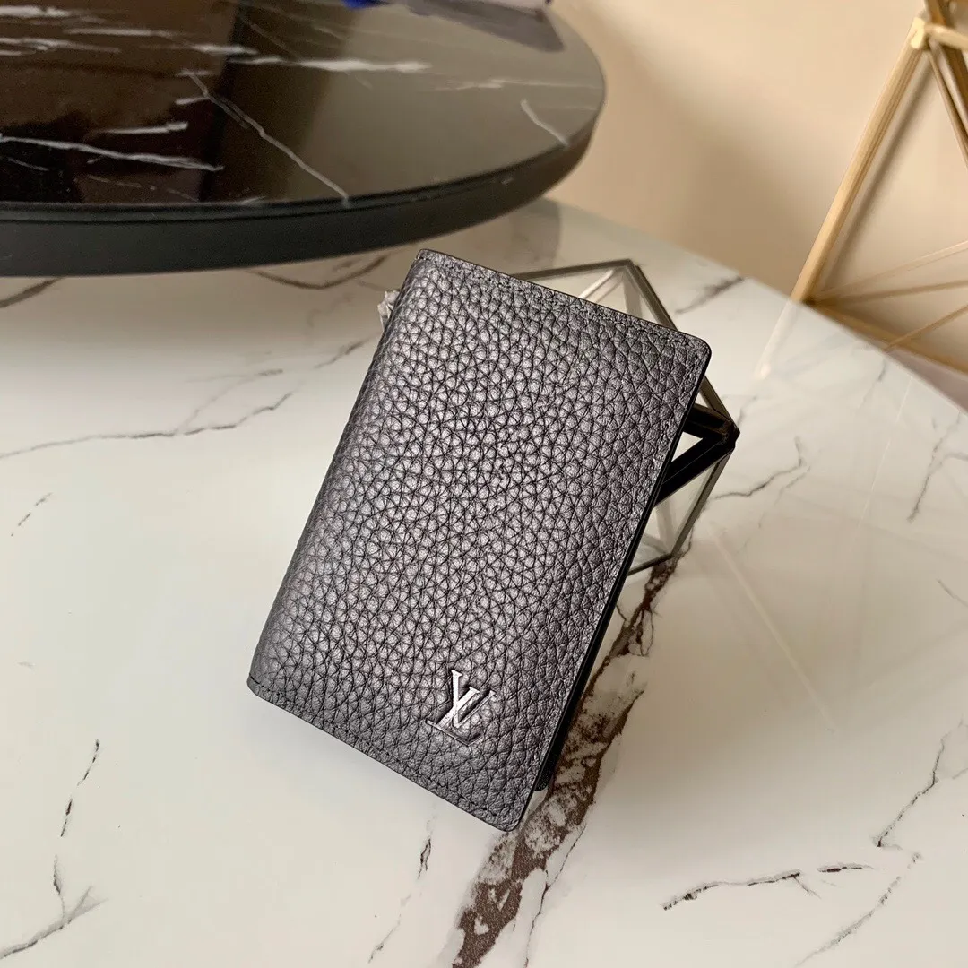 P¥220👉nfc dynamic chip version👈[Top-grade original pure steel hardware]💕 M58808 black full leather pebbled card holder inside and outside Made of extremely soft Taurillon leather, this Pocket Organizer pocket wallet is both fashionable and practical. It has multiple pockets and spaces. The design is compact and lightweight, but enough to accommodate credit cards, banknotes and other personal belongings.  Details 8 x 11 x 1 cm (length x height x width) Taurillon leather Cowhide lining 5 internal pockets 1 external pocket 3 credit card slots Cowhide lining
