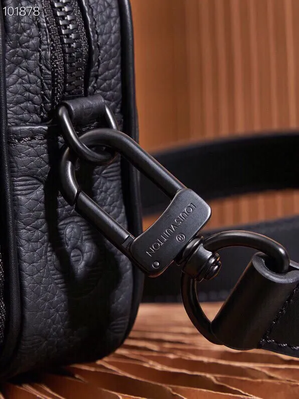 P¥860👉nfc dynamic chip version👈This Neo Alpha cross-body bag M82544 French original leather🇫🇷All steel hardware Size: 11*18.5*6.5cm [Essential details, every detail is impeccable]