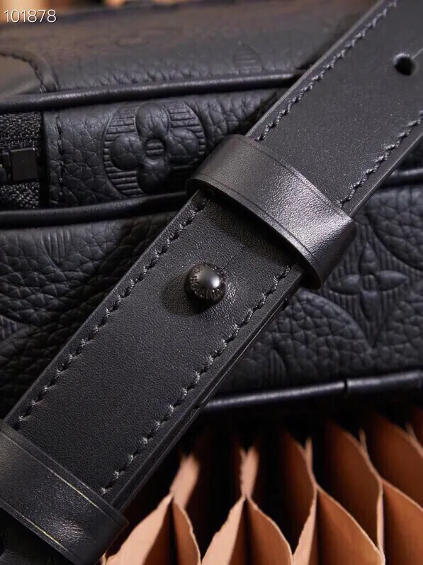 P¥860👉nfc dynamic chip version👈This Neo Alpha cross-body bag M82544 French original leather🇫🇷All steel hardware Size: 11*18.5*6.5cm [Essential details, every detail is impeccable]