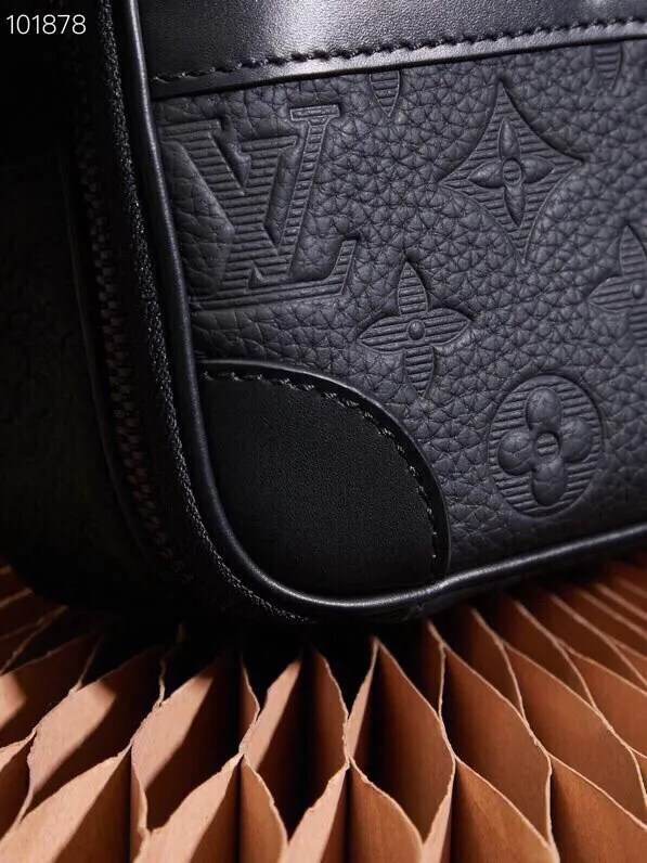 P¥860👉nfc dynamic chip version👈This Neo Alpha cross-body bag M82544 French original leather🇫🇷All steel hardware Size: 11*18.5*6.5cm [Essential details, every detail is impeccable]