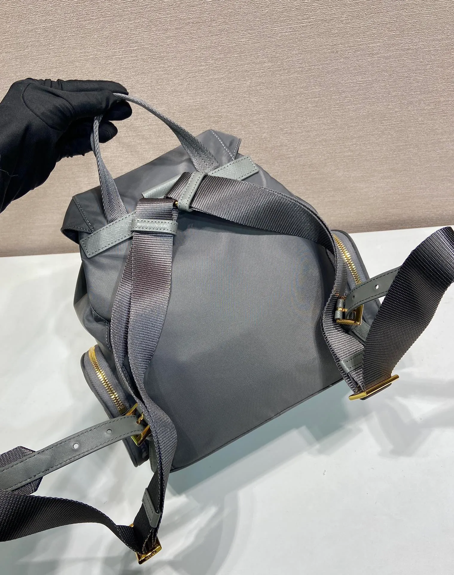 💰1300🎉New product🎉1BZ081 Backpack🎉🎉 This backpack is made of imported nylon fabric. The body of the bag is designed with three zipper pockets. The bag opening is opened and closed with a flip drawstring. It has top-grade hardware, large capacity, and many pockets. It is very practical. Length 24.5x Height 29x Bottom 12cm🎉🎉🎉💰💰💰