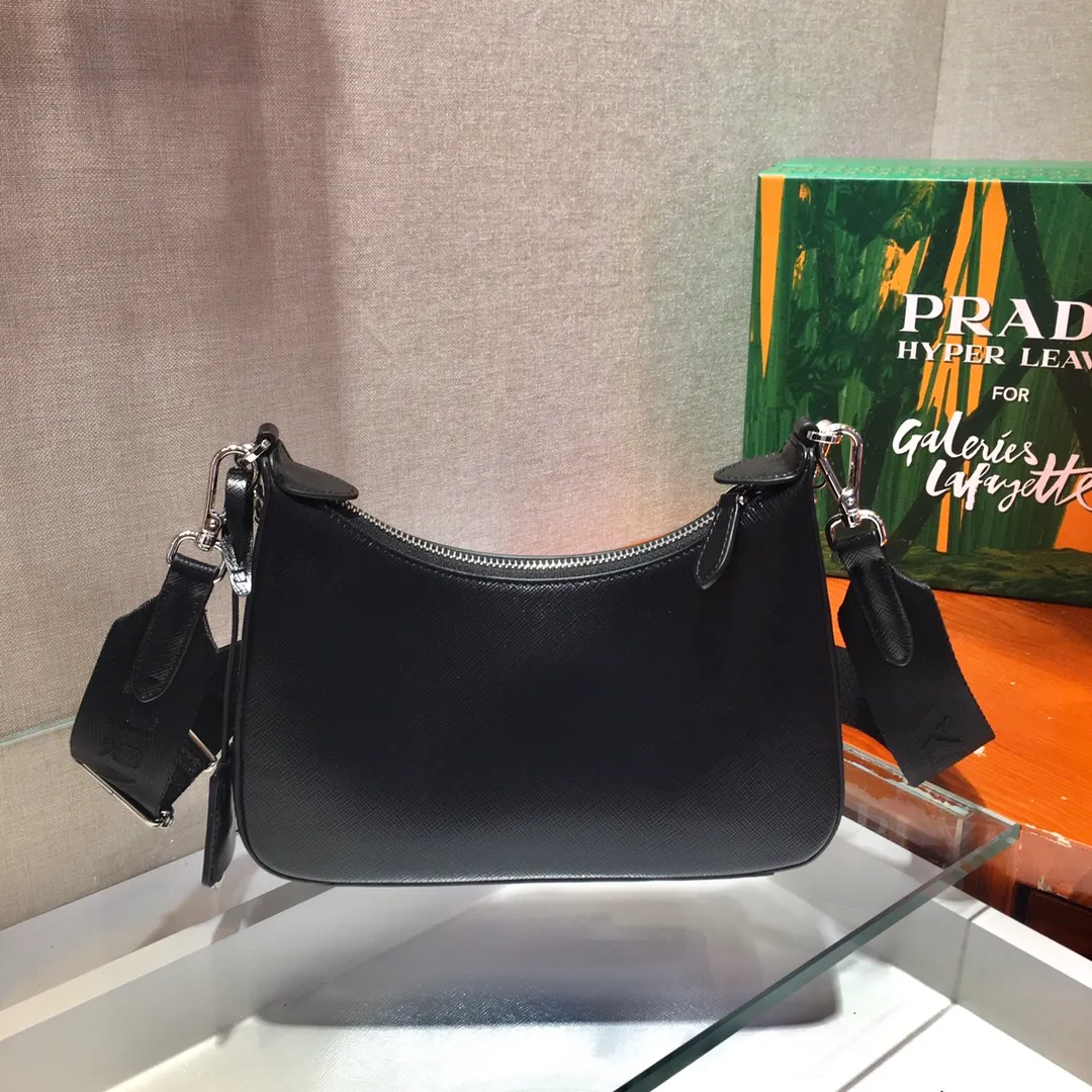 💰1300🎊Full leather three-in-one🎊New 1BH204 full leather, nylon Hobo hand/armpit bag😘😘The full leather hobo that has become popular in the fashion circle due to the crazy cultivation of Internet celebrity sisters has a new model! 👏👏The design of this all-leather Hobo bag is great👍👍One bag with three uses😘😘waist bag/crossbody/single shoulder bag👍👍The handle is replaced by a chain, which makes the underarm bag a little more sexy. It also has a long shoulder strap. What I love most is that there is a small pendant (small bag) hanging on the shoulder strap, which can also be hung on other bags and pants as accessories. 🙊🙊There is no problem in matching various clothes in normal times😘😘Babies, hurry up and get it, it’s so beautiful🙊🙊Dimensions: length 23x height 17x bottom 6.5cm👏👏👏