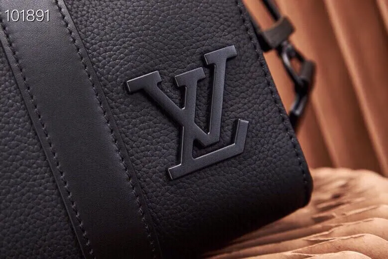 P¥940👉nfc163C01 dynamic chip version👈[Top-grade inspection-free all-steel hardware] This City Keepall handbag blooms in the Louis Vuitton neoclassical style in autumn. Aerogram fine-grained cow leather is as soft as traditional aviation letterhead. Metal LV letters subtly express the brand's logo. A detachable shoulder strap makes it easy to carry. It combines practical functionality with contemporary elegance. Aerogram grained cow leather, cow leather trim, fabric lining, metal hardware, metal lettering, double zipper closure, large main compartment! ! Model: M59255; Size: 27x17x13CM