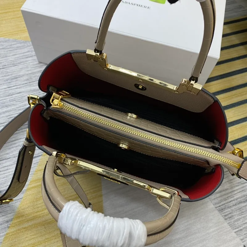 All categories Official website "Brand Women's Bags" Women's Bags 💙 PRADA 2022 official new Prada imported calfskin crossbody bag wholesale 58002500 High quality Size: 30-22-14CM