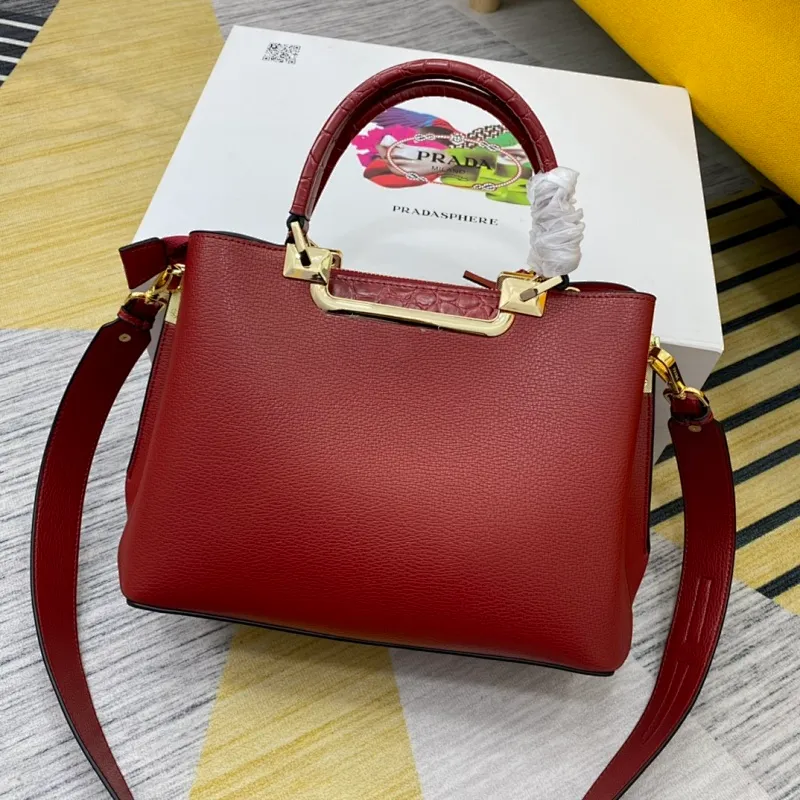 All categories Official website "Brand Women's Bags" Women's Bags 💙 PRADA 2022 official new Prada imported calfskin crossbody bag wholesale 58002500 High quality Size: 30-22-14CM