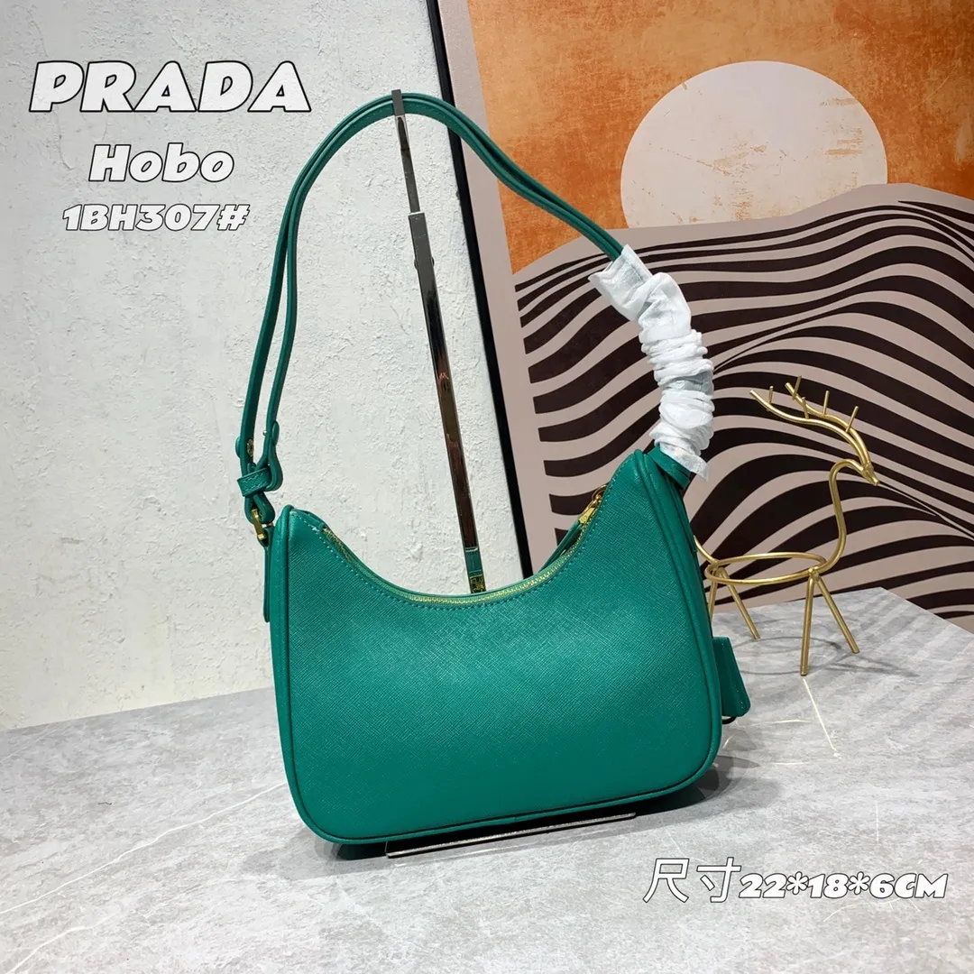 All Categories Official Website "Brand Women's Bags" Women's Bags 💙 PRADA Prada 2022 counter latest hobo women's full leather armpit bag 1BH307 is made of cross-grain cowhide imported from Italy, triangle brand metal hardware, equipped with a small tag keychain, 80 cm adjustable shoulder strap, single shoulder + crossbody + handheld multi-functional carrying method, cloth lining, 175 OEM code. size: