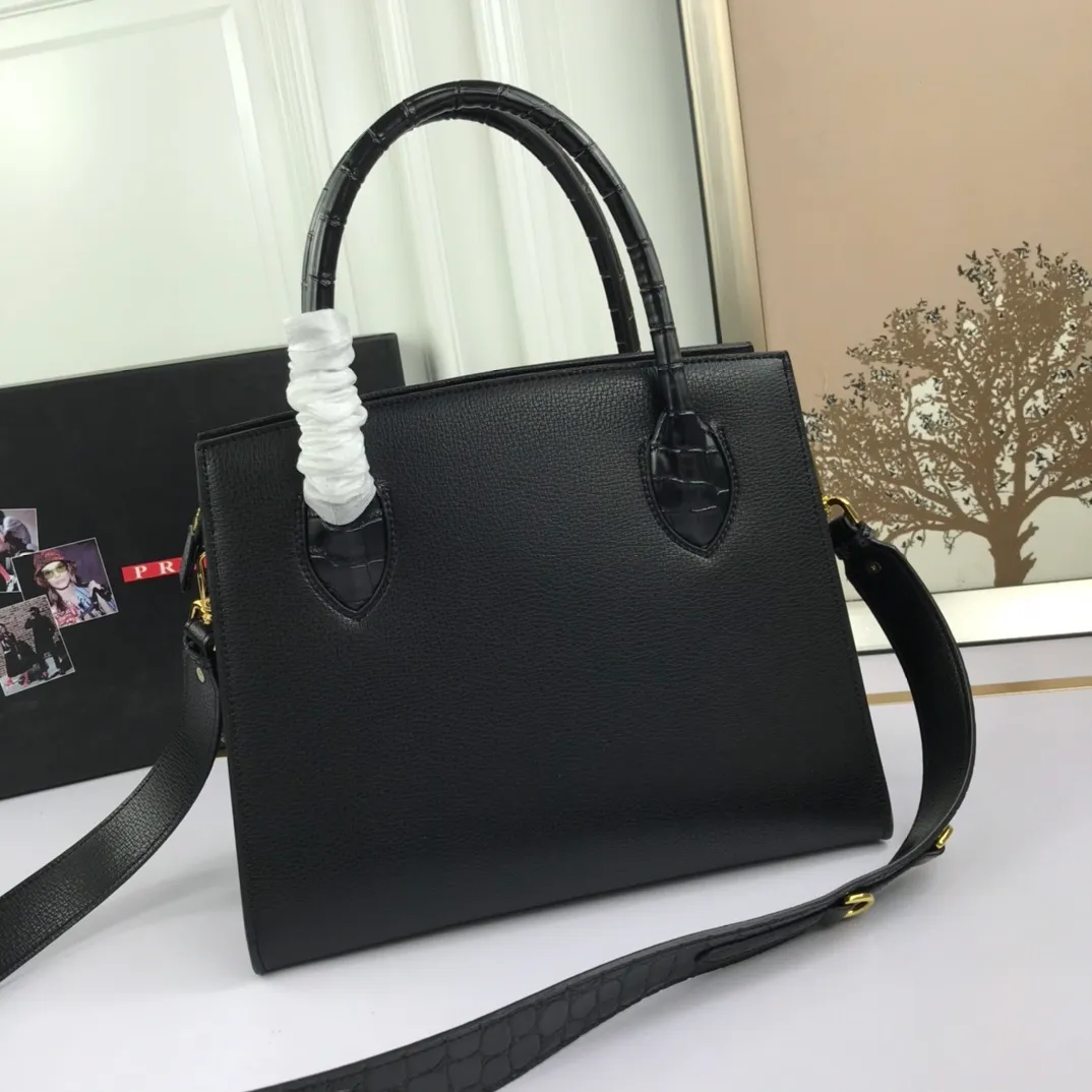 All categories Official website "Brand Women's Bags" Women's Bags 💙 PRADA 2022 official new Prada calfskin handbag wholesale 58002500 High quality Size: 30-24-15CM