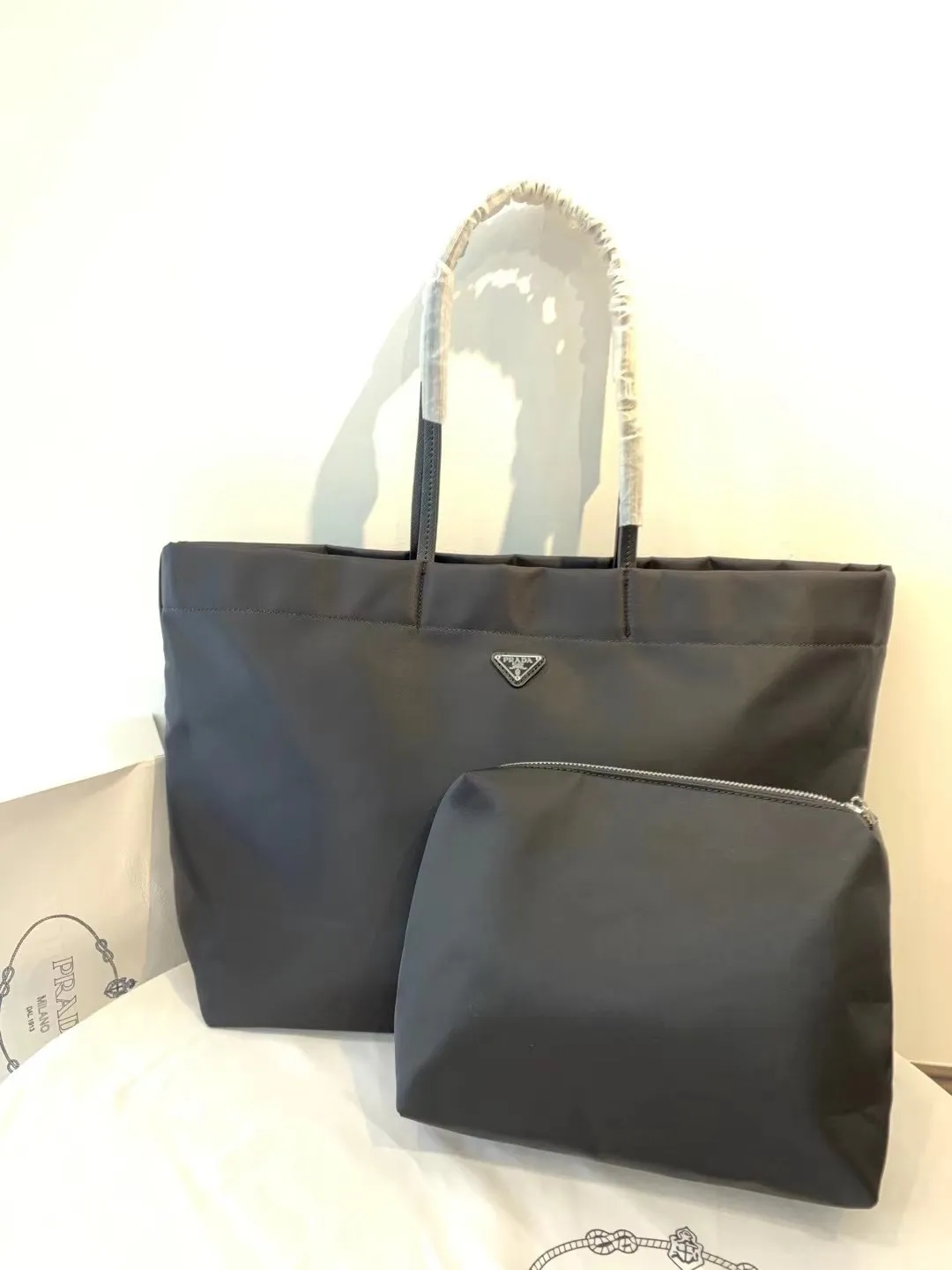 All categories Official website "Brand Women's Bags" Women's Bags 💙 PRADA 2022 Official New Prada Handbag Wholesale 58001400 High Quality Specifications: 40-34-16CM