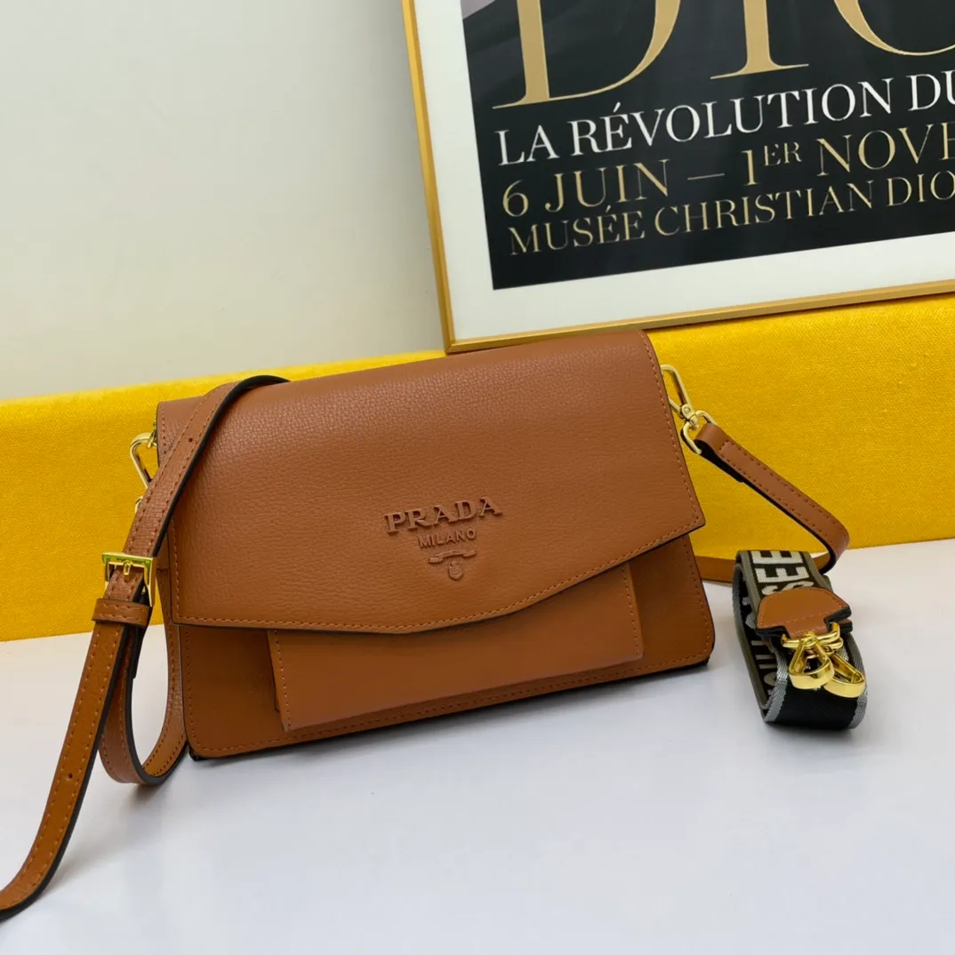 All categories Official website "Brand Women's Bags" Women's Bags 💙 PRADA 2022 official new Prada leather crossbody bag wholesale 58002300 High quality Size: 27-17-10CM