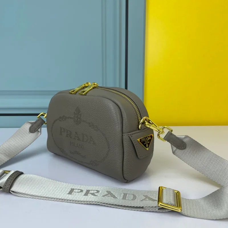 All categories Official website "Brand Women's Bags" Women's Bags 💙 PRADA replica PRADA, fine imitation PRADA bags, PRADA shoulder bags, 2023 official latest version PRADA cowhide camera bag, bag factory, original material, size: 21-14-8CM
